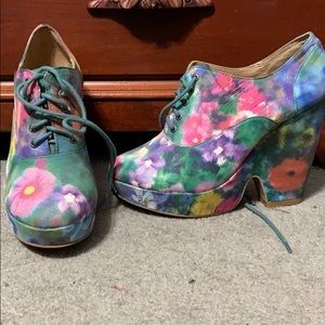 Ecote watercolor flower wedge
